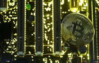 Курс биткоина впервые превысил 15 тысяч долларов