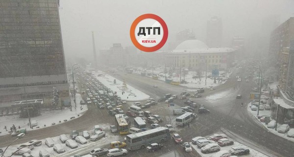 Соцсети – о снегопаде в столице: 