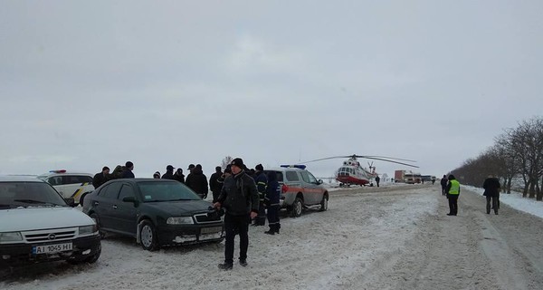 Вертолет главы Нацполиции заблокировал движение на одесской трассе