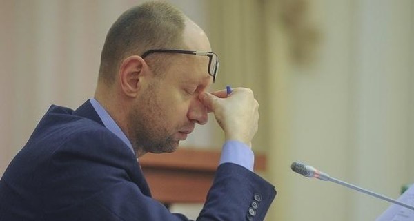 СМИ: в аэропорту Женевы задержан Яценюк