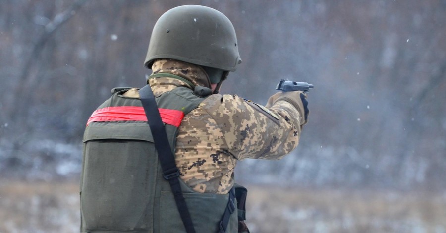 Новогоднее перемирие в зоне АТО: погиб военный, еще трое - ранены