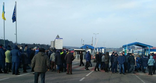 На границе с Польшей воздвигают стену против свиней и челноков