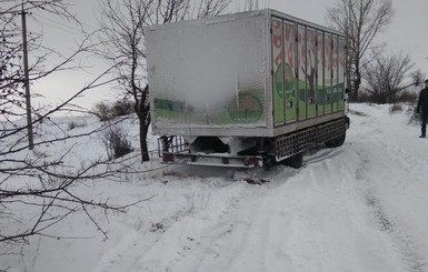 В Винницкой и Черкасской областях на трассах стоят более 400 авто