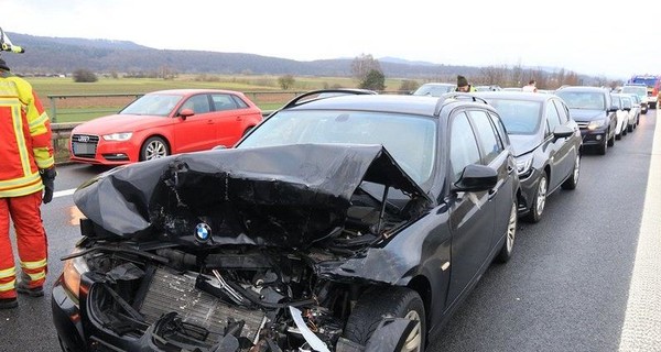 На автобане в Германии столкнулись 17 автомобилей