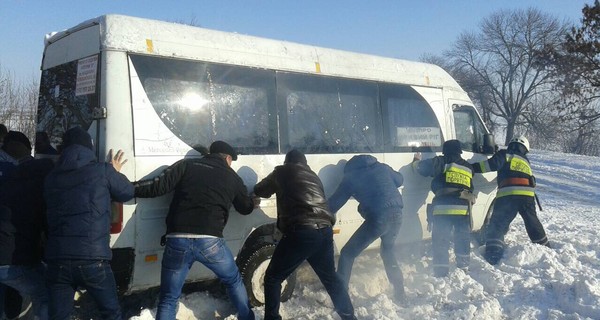 На Днепропетровщине пассажиры маршрутки спасли 