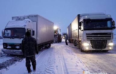 Водителям фур закрыли въезд в Киев