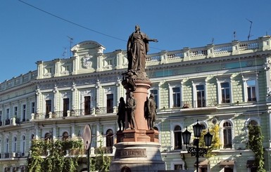 В Одессе суд отказался переносить памятник Екатерине II из центра города 