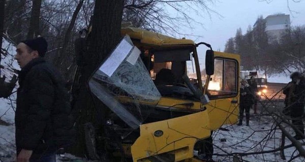 В Киеве столкнулись две маршрутки, пострадали 15 человек