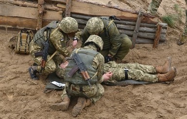 В зоне АТО погиб боец, еще трое получили ранения 