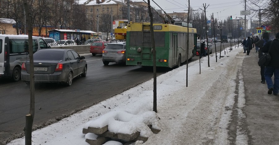 Сегодня днем, 27 февраля, в большинстве регионов пройдет сильный снег и метели