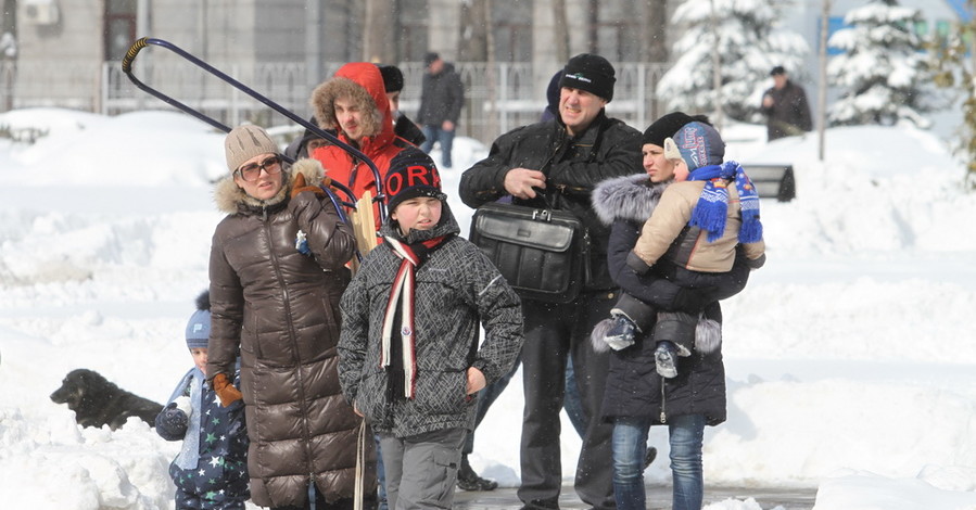 Снежный коллапс в Днепре: километровые очереди на маршрутку и внеплановые выходные