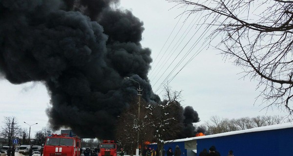 В Черновцах горели ковры, черный дым видели во всем городе