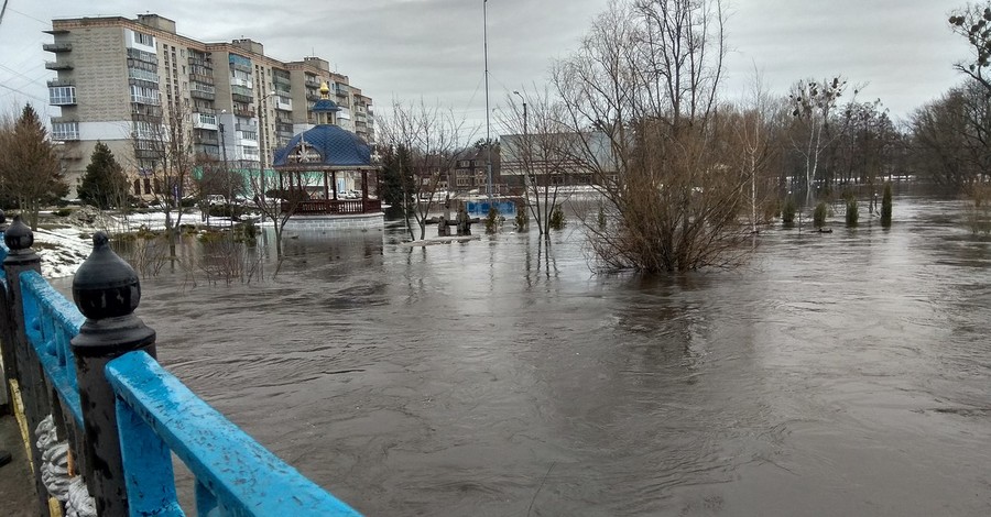 Ахтырка уходит под воду – людей эвакуировали посреди ночи