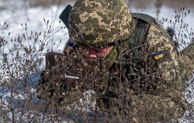 На Пасху украинских военных в зоне АТО обстреляли 42 раза