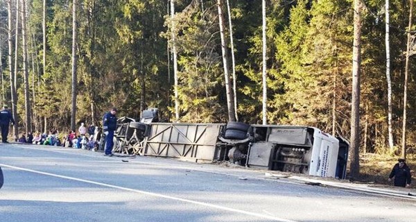 В Подмосковье перевернулся автобус с детьми, пострадали 15 человек