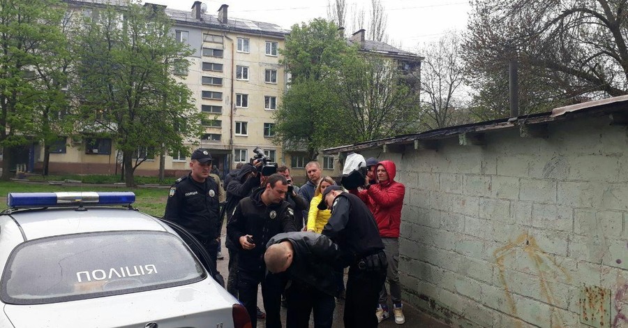 В Запорожье водитель сбил троих женщин на глазах у  полицейских и попытался сбежать