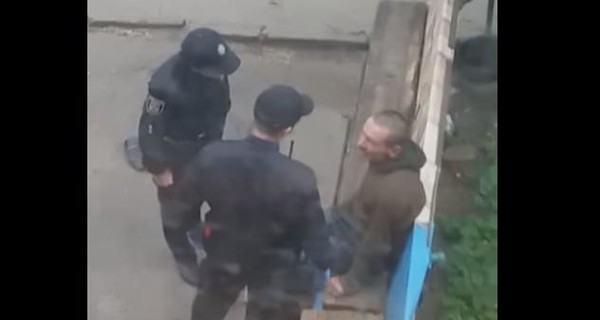 В Сумах патрульные избили пьяного мужчину, прокуратура начала уголовное дело 