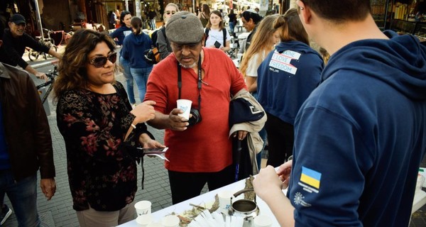 Украинские студенты привезли в Брюссель блюда времен Голодомора