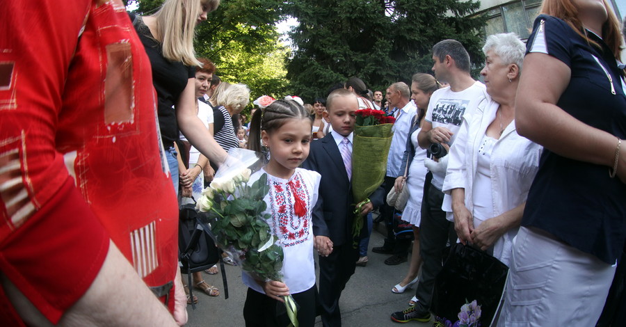 В Днепре депутатов и чиновников не пустят на школьные линейки, а мэр пойдет