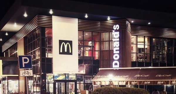 Украинский McDonald's начал обслуживать клиентов у столиков