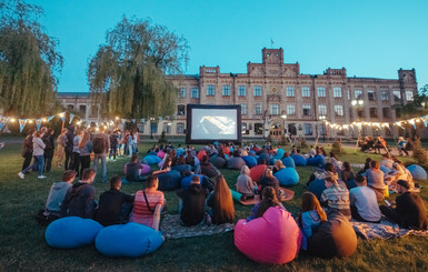 Факт. Замечен хит парад звезд на кинопоказах CinemaWeekend от ТМ Петровская слобода