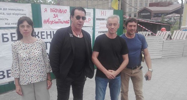 Солист Rammstein в Киеве: участие в митинге и знакомство с Потапом