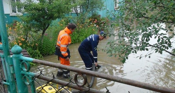 Непогода оставила без света жителей 10 областей, подтоплены сотни домов