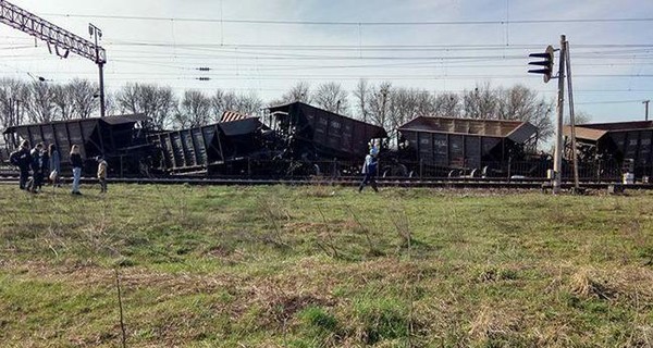 Под Одессой грузовые вагоны сошли с рельсов, пассажирские поезда пустят в объезд 