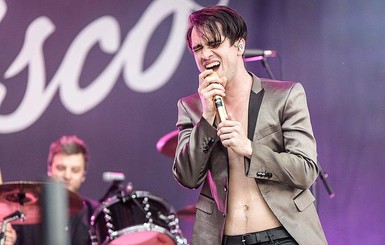 Фронтмен Panic! At the Disco признался, что любит мужчин