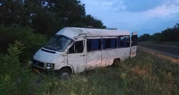 На Николаевщине водителю маршрутки стало плохо и транспорт вылетел в кювет 