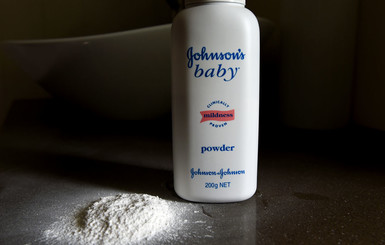 Johnson & Johnson обязали выплатить 22 больным раком женщинам рекордную сумму