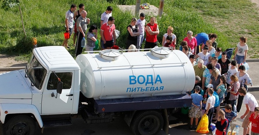 Нехватка хлора в стране: питьевую воду уже дают по часам