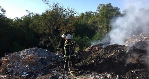 В Полтавской области горит мусорная свалка 