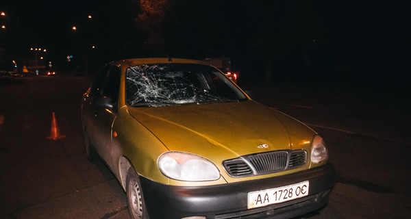 В Киеве на пешеходном переходе сбили человека, после чего завязалась драка