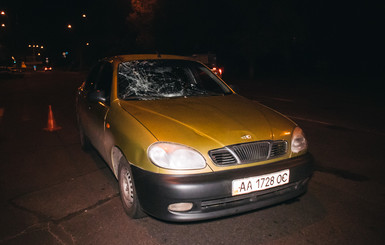 В Киеве на пешеходном переходе сбили человека, после чего завязалась драка