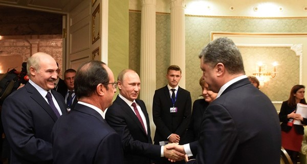 Олланд рассказал, как принимали Минские соглашения: Путин грозил Порошенко 