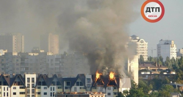 В Киеве полсотни спасателей тушат пожар в новостройке