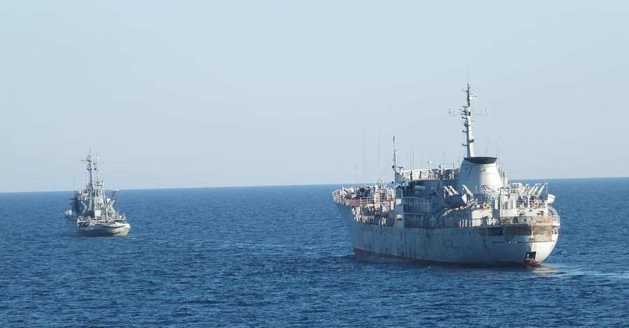 Украина перебросит свои корабли в Бердянск через Керченский пролив