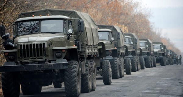 СМИ: В Симферополь движется колонна военной техники[видео]