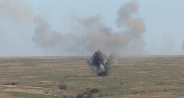 В Донбассе двое военных подорвались на мине