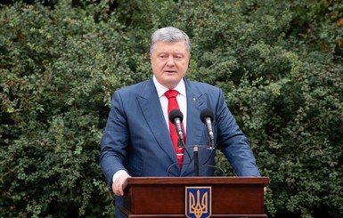 Порошенко призвал помолиться за автокефалию, а киевские чиновники будут свозить людей