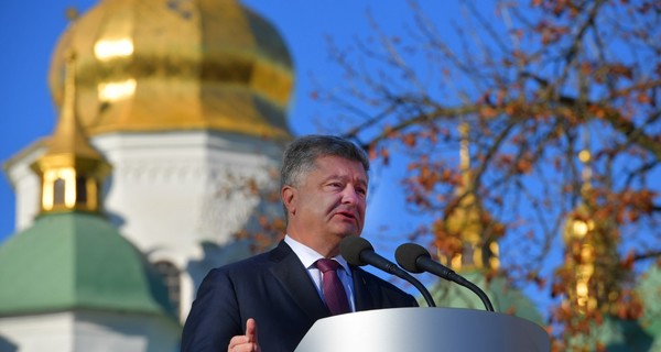 Порошенко: Если увидите людей, которые будут призывать взять Лавру, знайте, это - московская агентура