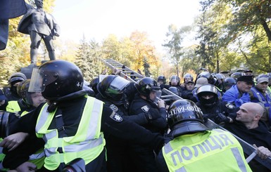 Полиция вернет лестницу, с помощью которой пытались повалить Ватутина