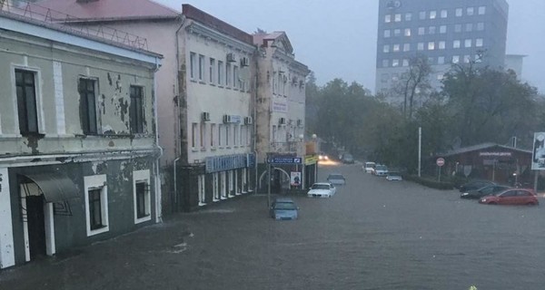 В Краснодарском крае из-за непогоды затопило дома и дороги, разрушены мосты