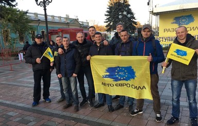 Митинг водителей в Киеве продолжается, в городе снова пробки