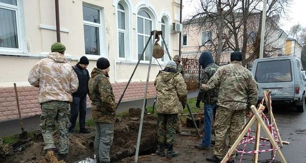 Под Харьковом в провале асфальта нашли подземный ход времен казачества