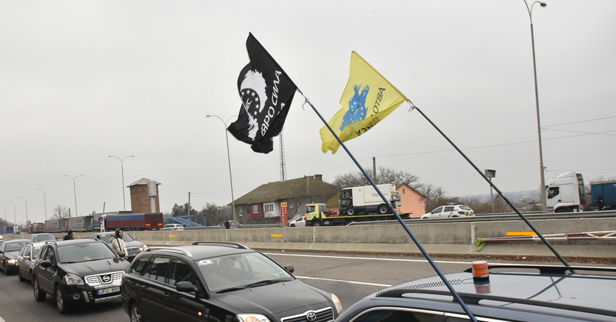 Митинг евробляхеров под Одессой: полиция скучает и мерзнет, придорожные кафе ликуют