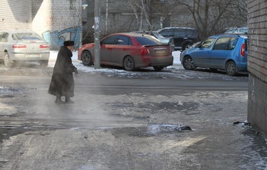 Чтобы не упасть на льду – выньте руки из карманов и носите с собой колготки