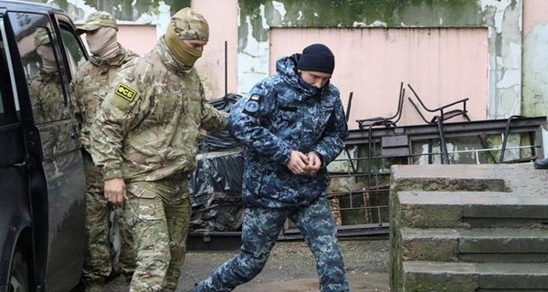 У одного задержанного РФ украинского моряка оторвало пальцы, у другого - травмы ног