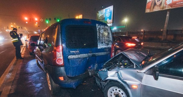 В Киеве пьяный водитель разбил три машины